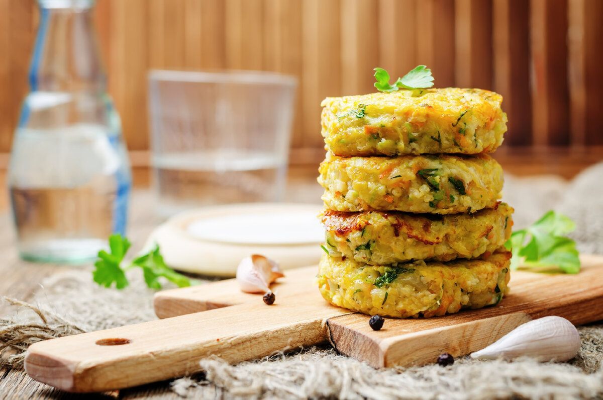 Ароматные котлеты из цукини с орехами и кинзой