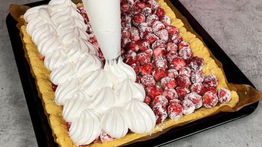 Идеальный клубничный пирог: легко и вкусно