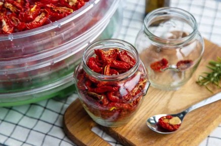 Традиции, технологии и вкус: как вялят помидоры по всему миру