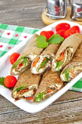 Вкусные печеночные блинчики с сырной начинкой