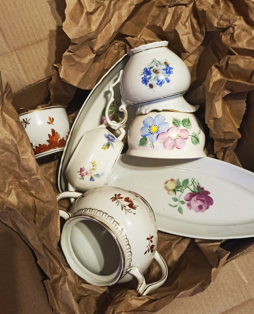 Как найти место для посуды в гостиной: советы по организации пространства