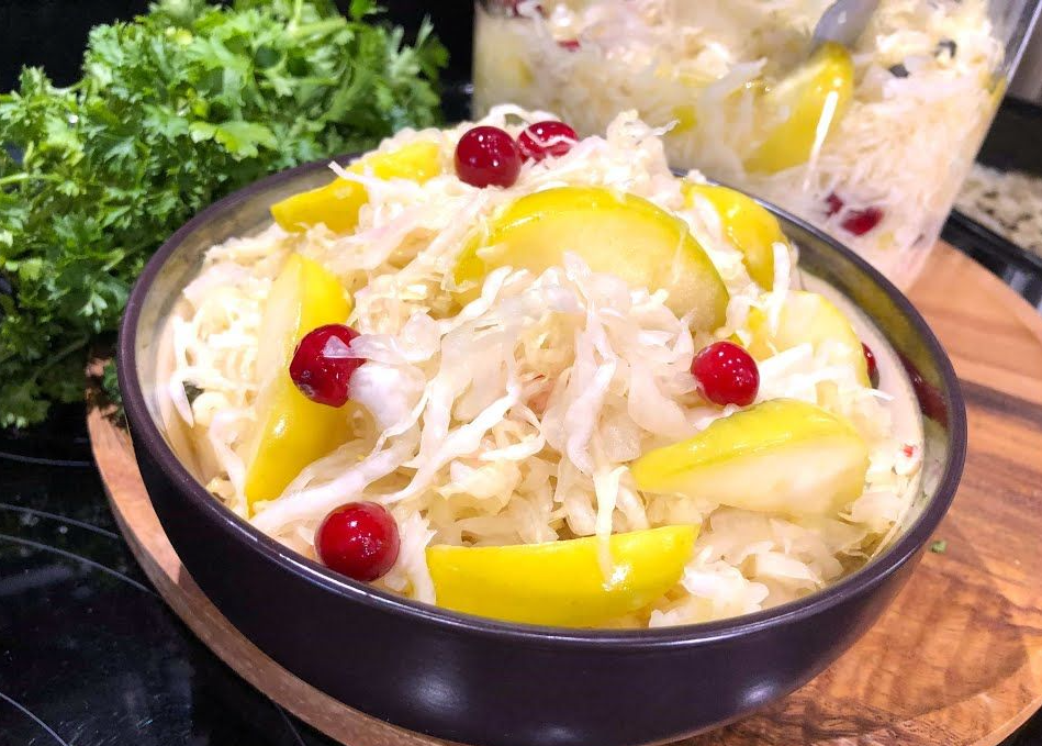 Квашеная капуста с клюквой и яблоками: с секретами домашнего приготовления