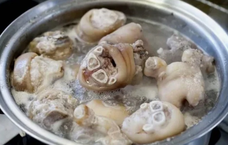 Как приготовить вкуснейший холодец из свиных ножек и рульки