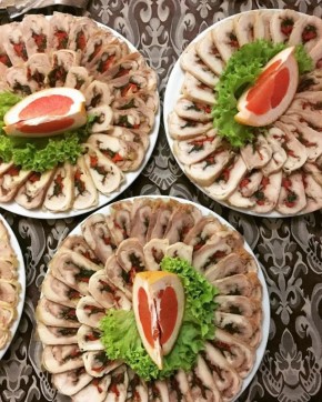 Нежный куриный рулет: идеальное решение для мясной нарезки