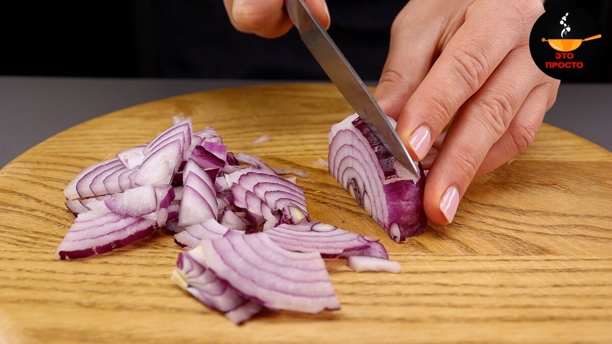 Как быстро и вкусно замариновать лук для салатов и шашлыков