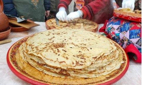 На берегах Онеги отмечают Масленицу с размахом