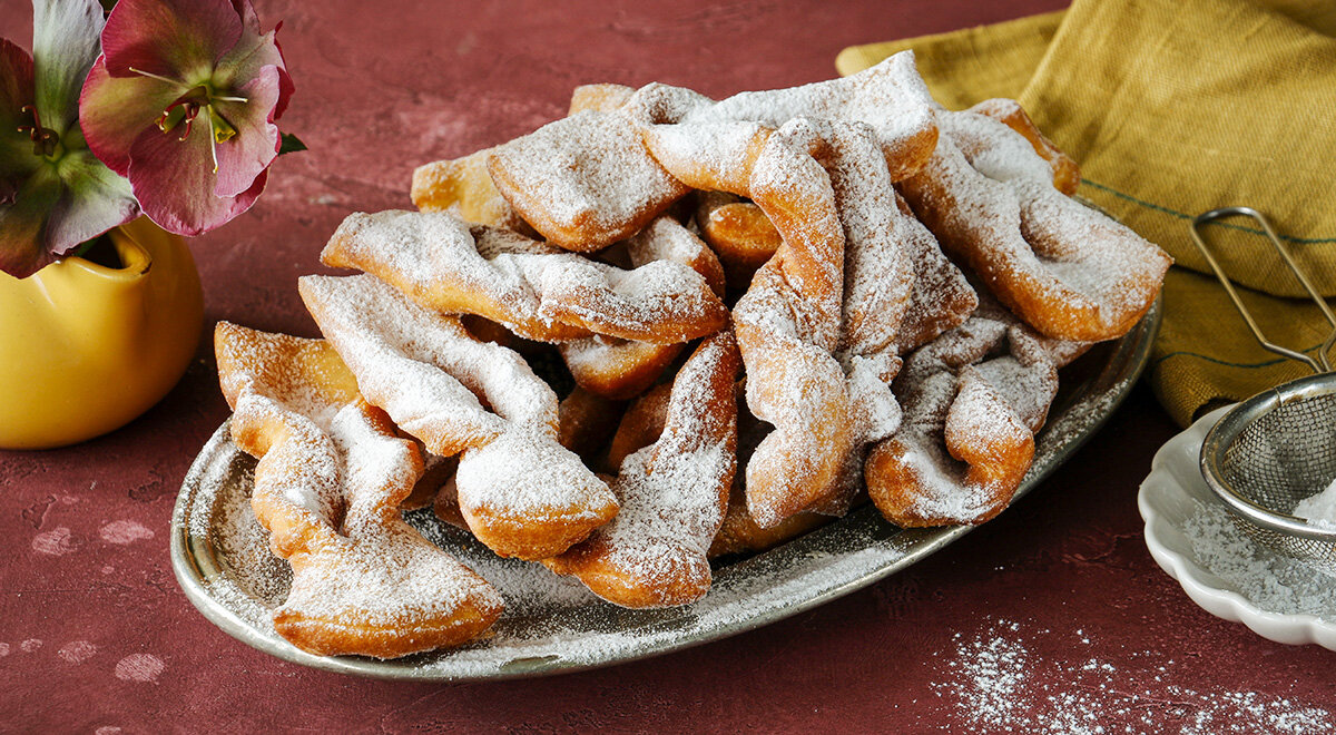 Секреты приготовления хрустящего хвороста на кефире: идеальное лакомство для завтрака