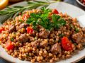 Сытный ужин: как приготовить гречку с говяжьим фаршем