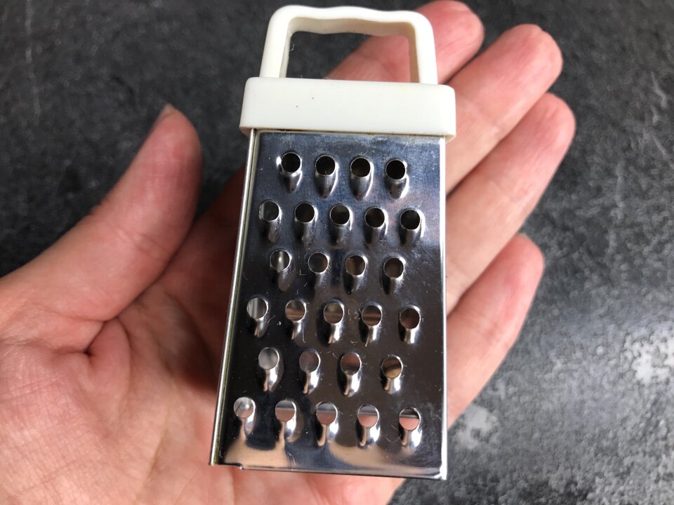 Мини-тёрка: удобство на кухне или забавный аксессуар?