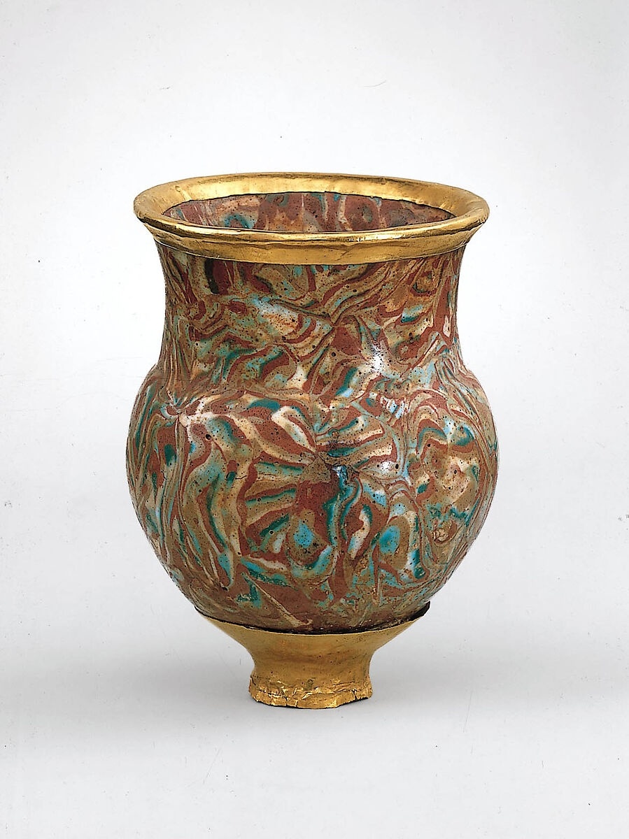 Чаша, рассказывающая о судьбах женщин XV века до н. э.