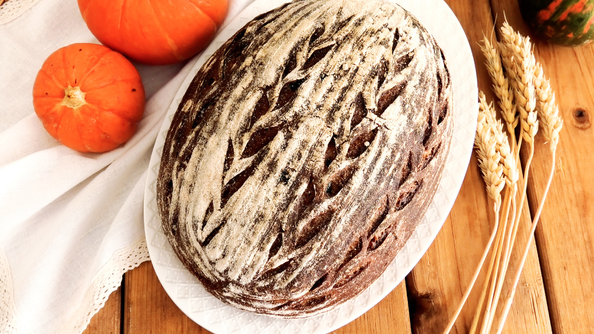 Неповторимый ржано-пшеничный хлеб с тыквой и черносливом: пошаговый рецепт здоровья