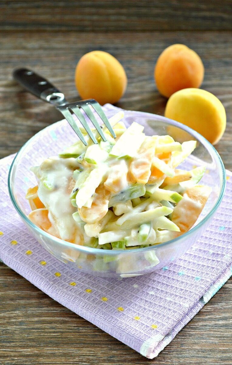 Вкусный фруктовый салат с абрикосами