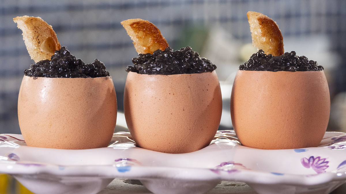 Императорский завтрак с чёрной икрой: быстро и изысканно