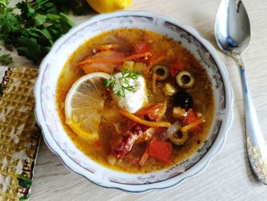 Новый взгляд на солянку: как корейская морковь меняет старый рецепт