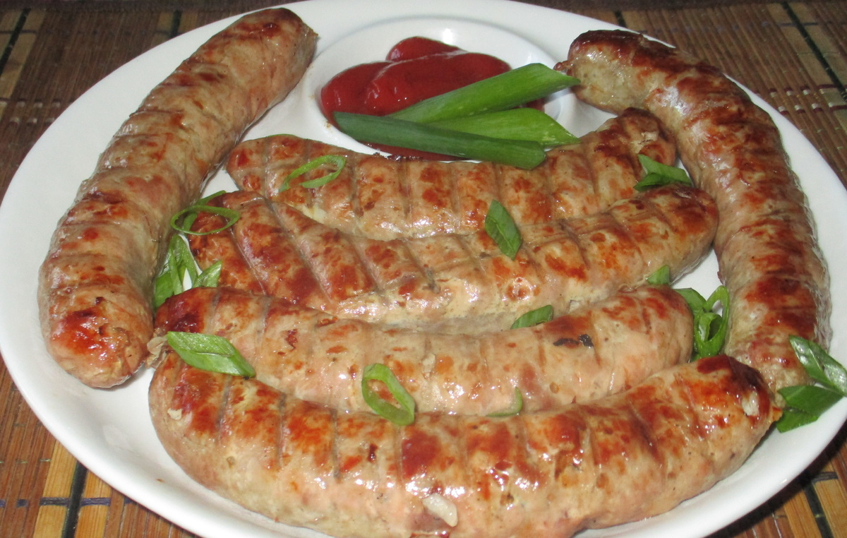 Искусство приготовления домашней колбасы: традиционный рецепт из детства