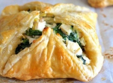 Вкусные конвертики из слоеного теста: легко и быстро