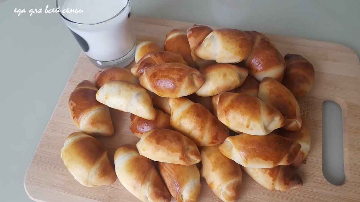 Сочные мини булочки с начинкой: простой рецепт для всей семьи