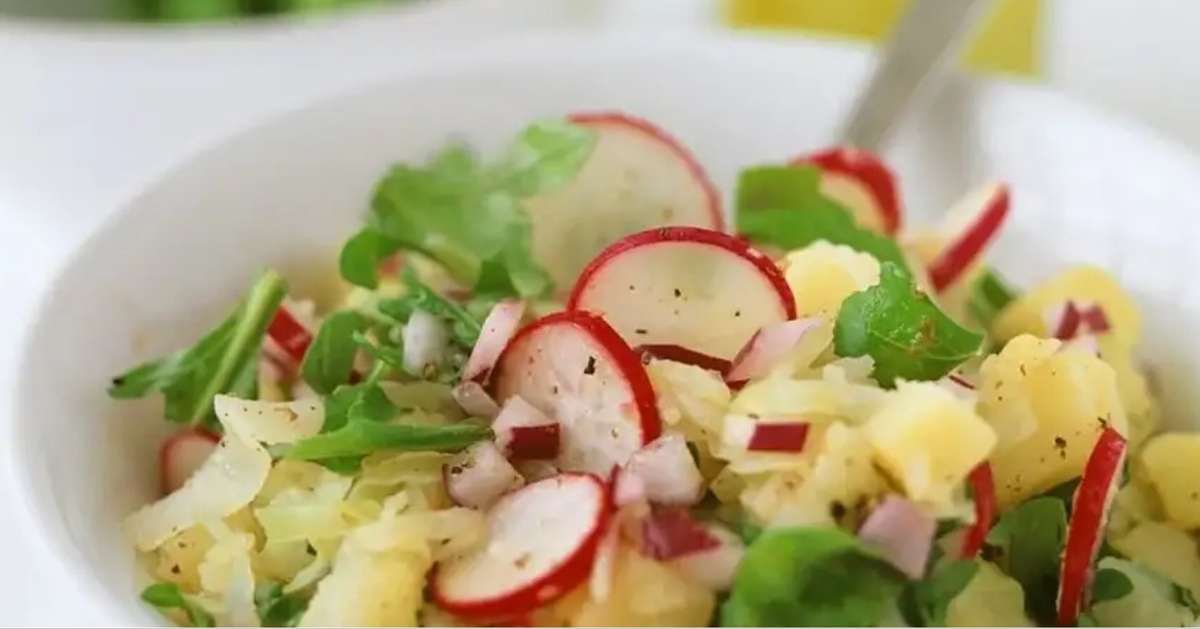 Сочетаем вкус праздника: картофельный салат с корнишонами и редисом