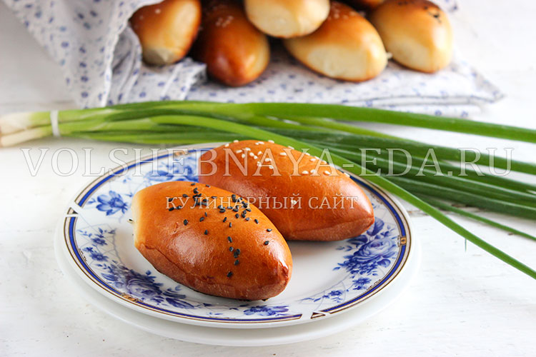 Секреты нежных пирожков с рисом, яйцом и зеленым луком