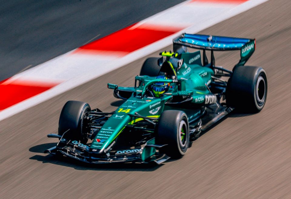 �������� Aston Martin � ���������� � ������