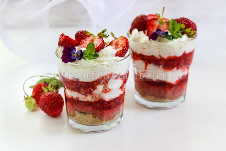 Идеальный летний десерт: клубника со сливками для сладкоежек