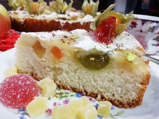 Легкая шарлотка с цукатами: готовим даже без опыта