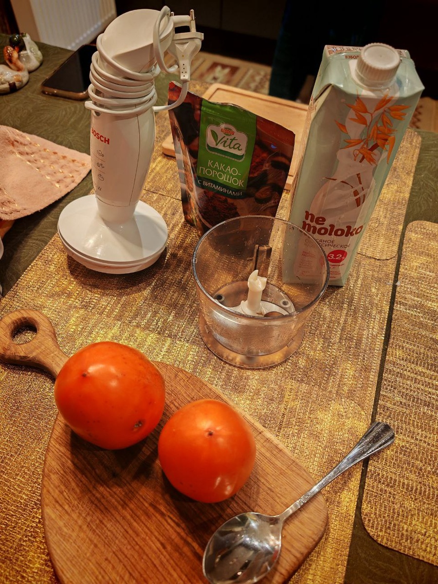 Вкусный десерт на вечер: простой рецепт с хурмой и какао