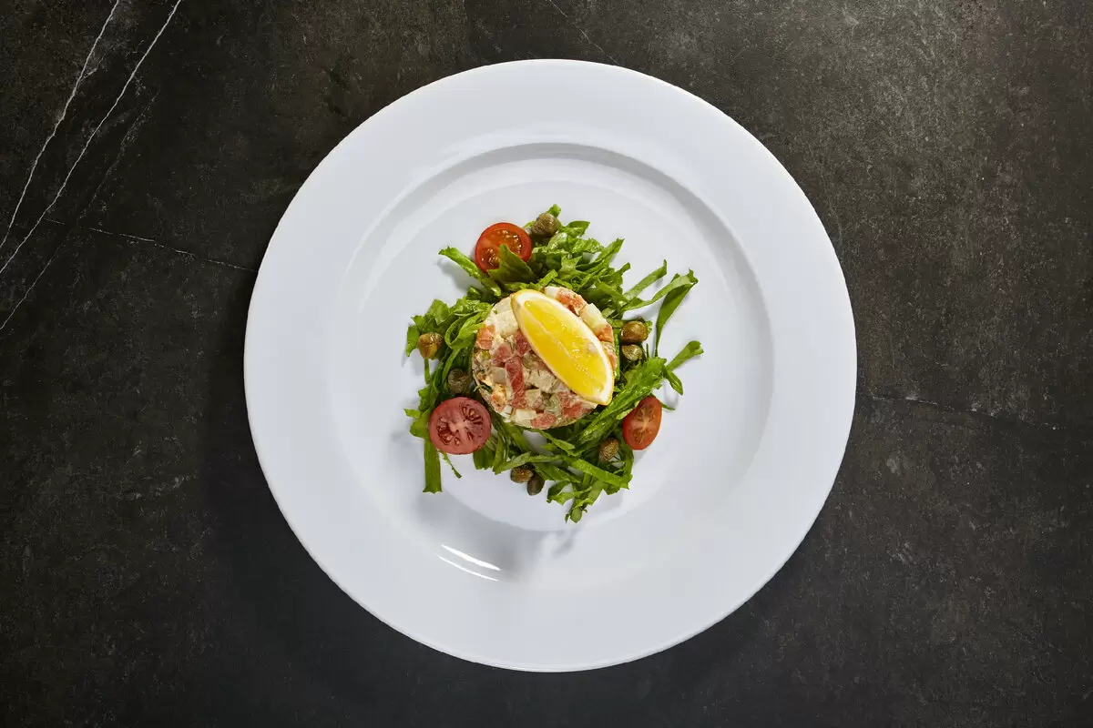 Праздничный оливье без картофеля: легкость и свежесть в каждой порции