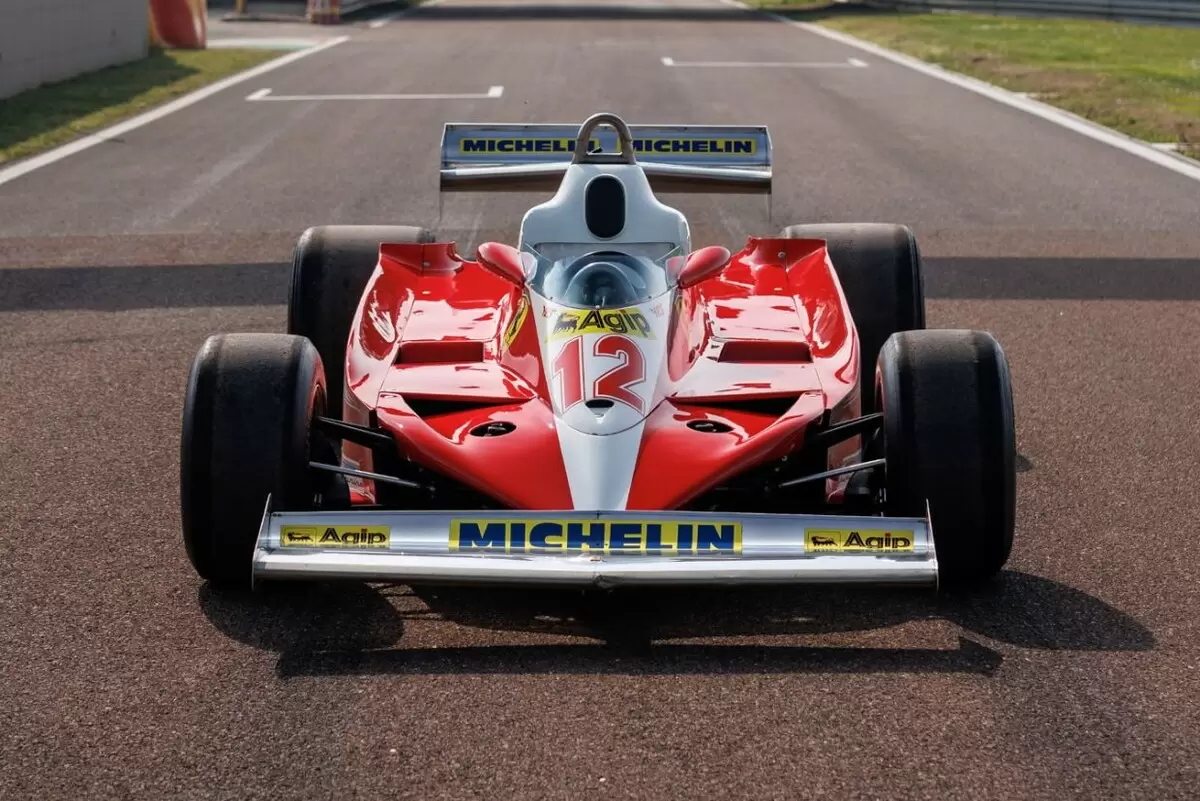 Историческая «Феррари» Жиля Вильнёва отправится с молотка