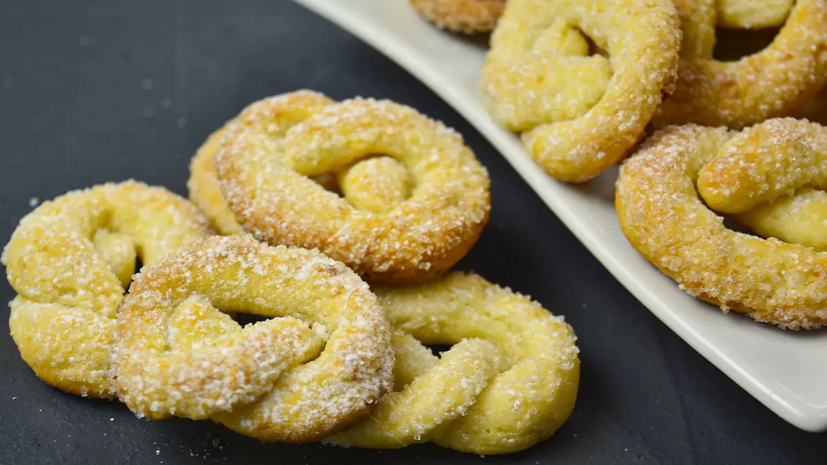 К чаю за 20 минут: вкусные творожные крендельки