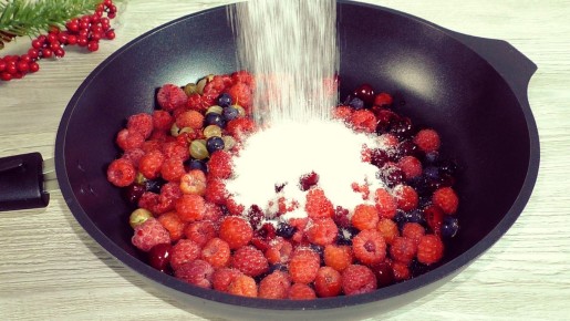 Восхитительные пирожки с вишней: простой рецепт на быстром тесте