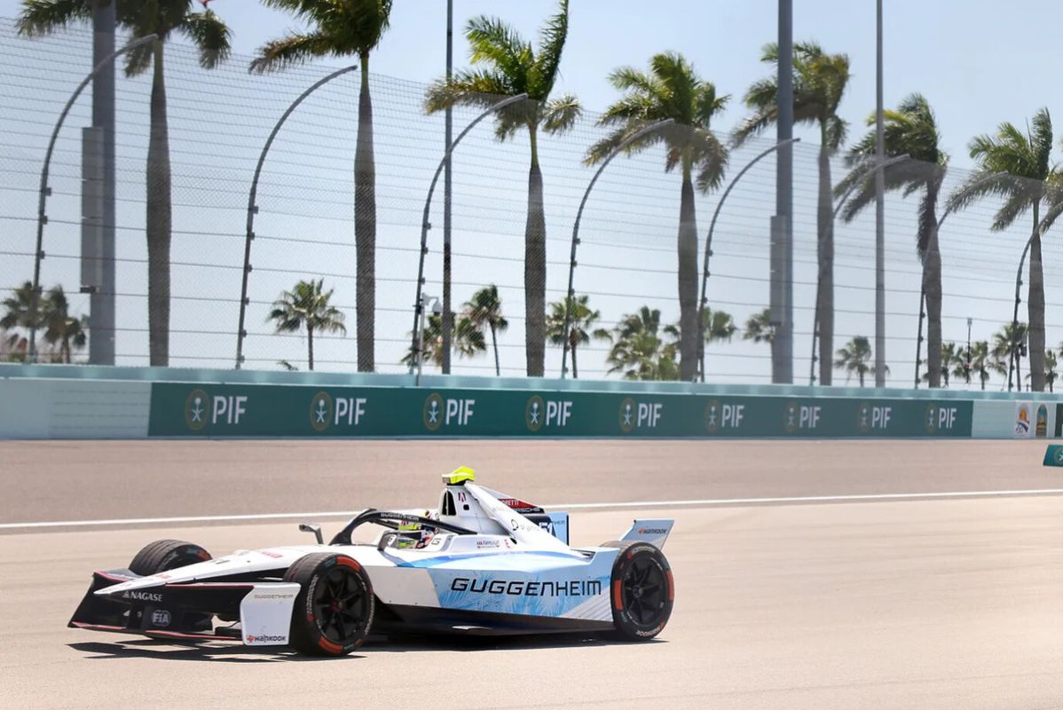 Электрические гонки: три захватывающих детали Formula E