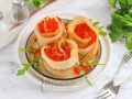 Изысканные закуски с красной икрой: как превратить обычный стол в праздничное великолепие